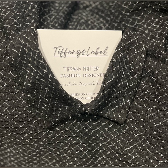 TIFFANYSLABEL BLACK EMBROIDERED PEPLUM TOP W/ COLLAR & SHIMMERING SILVER DETAILS - Picture 8 of 8